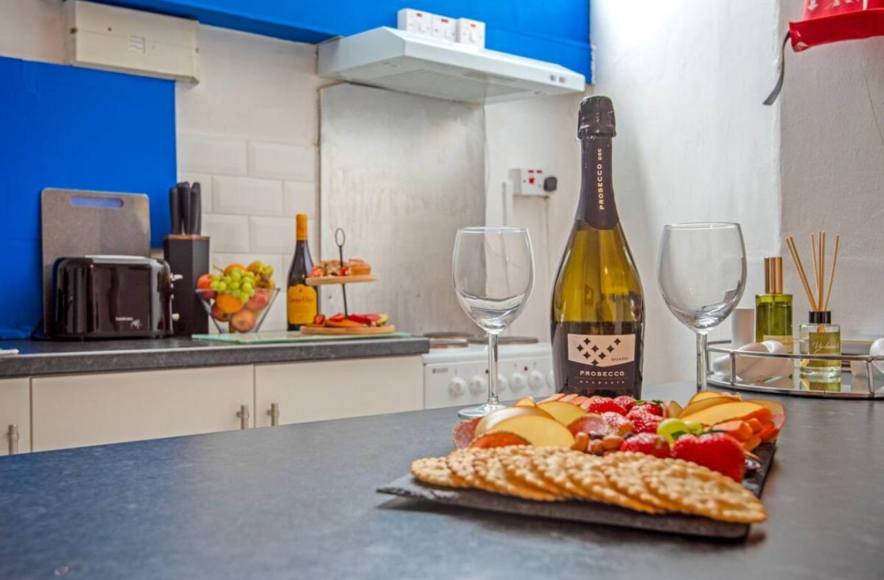 5 Minute Walk From Bury City Centre -1 Bed Flat ภายนอก รูปภาพ