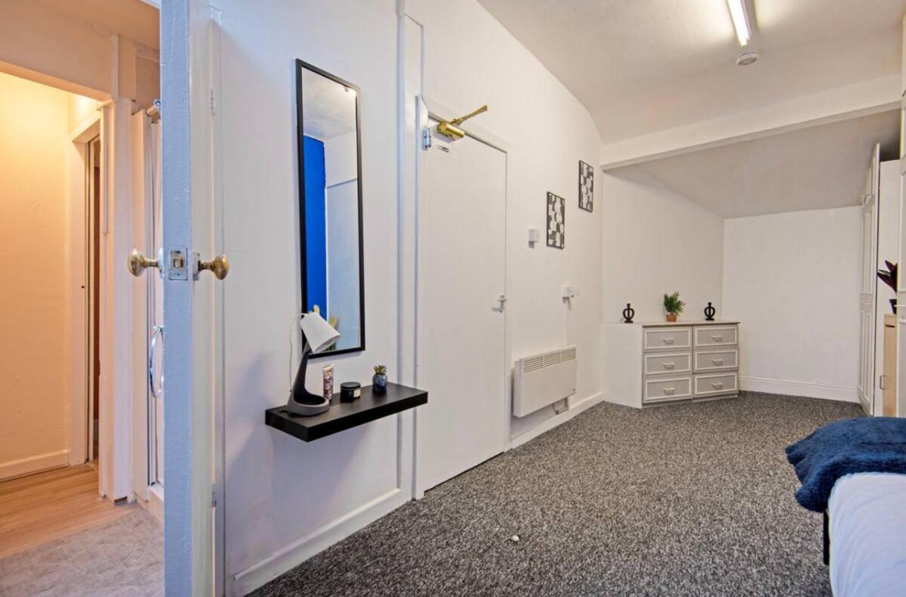 5 Minute Walk From Bury City Centre -1 Bed Flat ภายนอก รูปภาพ